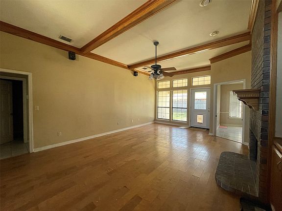 4th image of 2113 Mockingbird Ln