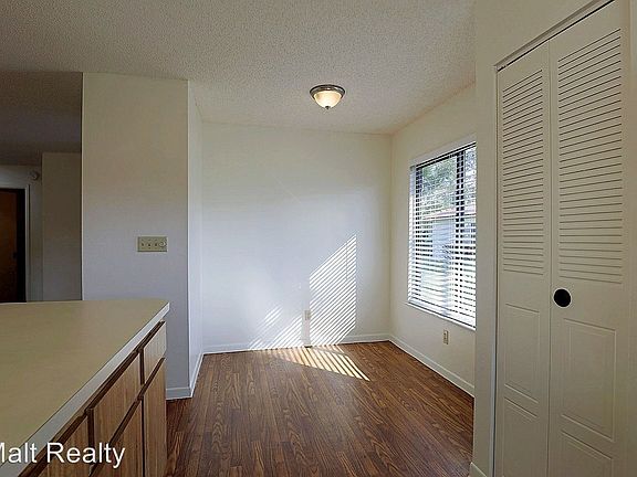 4th image of 1414 Park Shore Cir APT 3