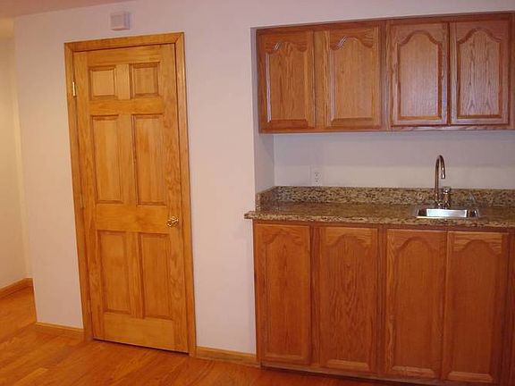 2nd image of 659 Stirling St
