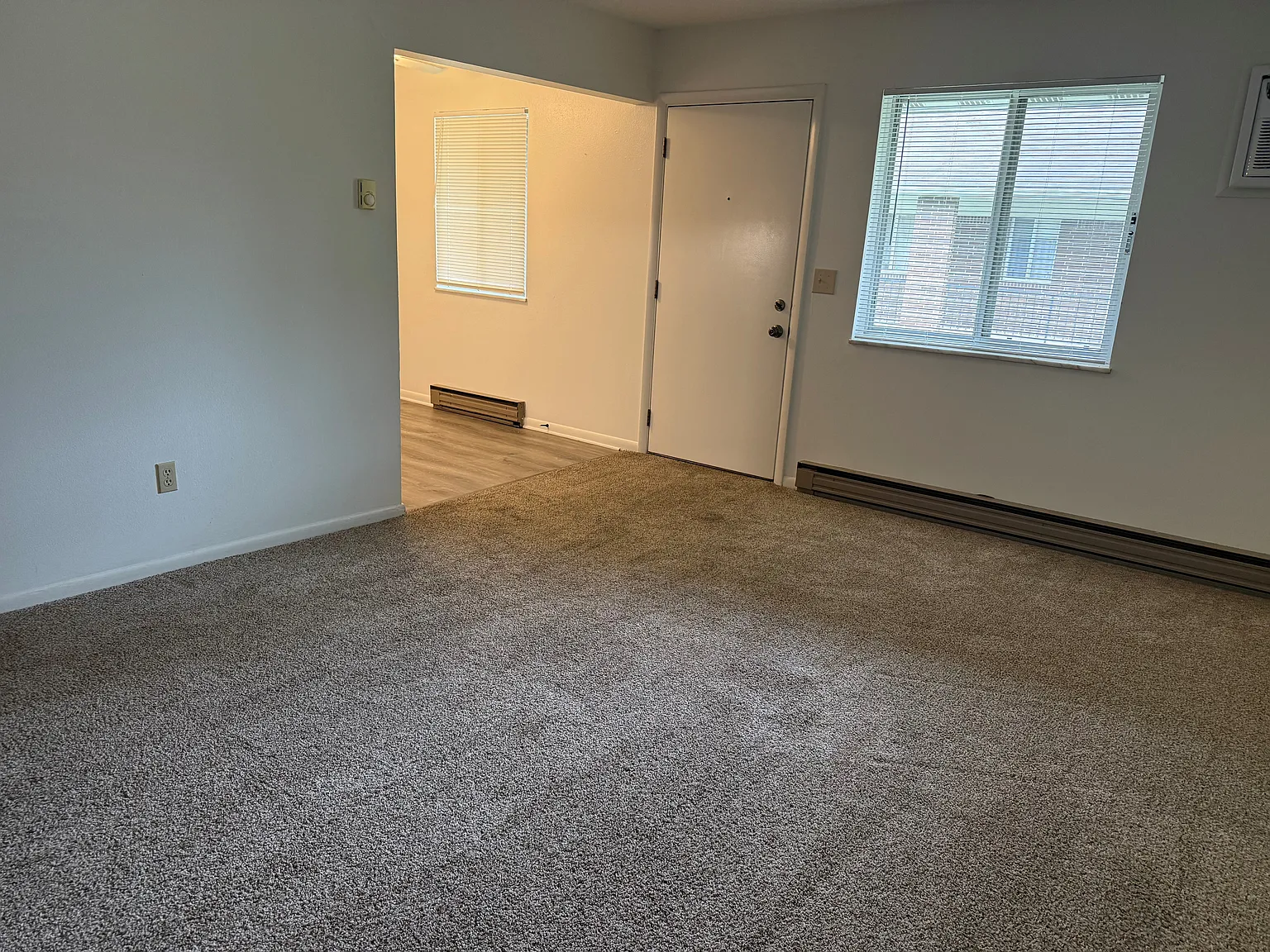 2 bed, 872 sqft, $950 — Photo 1