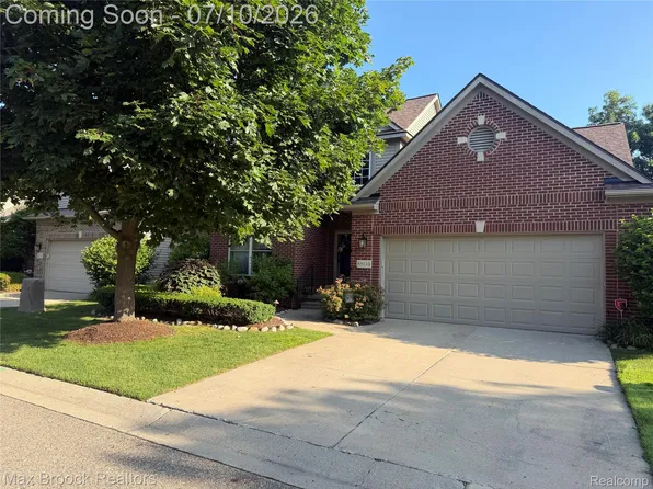 5804 S Windstar Cir #22, Waterford, MI 48327