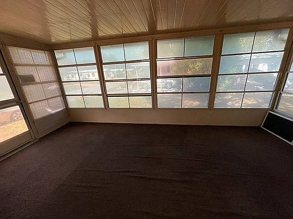 3rd image of 417 Tulip Dr