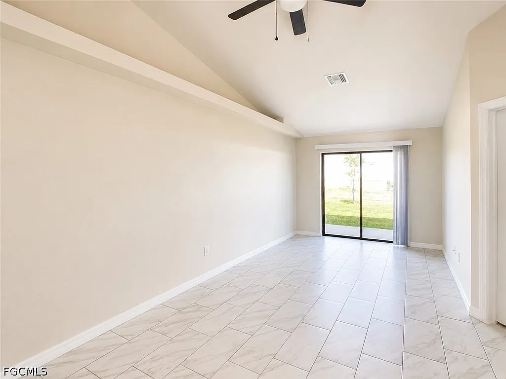 3 bed, 2.0 bath, 1200 sqft, $1,600 — Photo 3