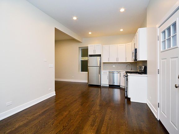 2nd image of 425 W Saint James Pl APT 2R