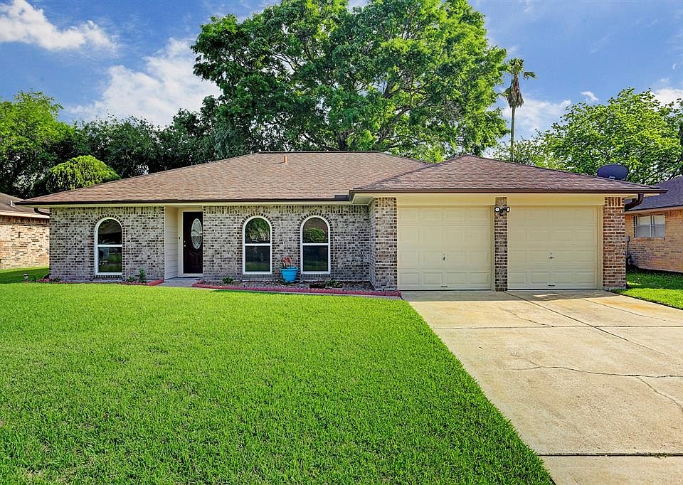 1st image of 2305 Cambridge Ct N