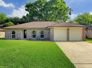 2305 Cambridge Ct N, League City, TX 77573