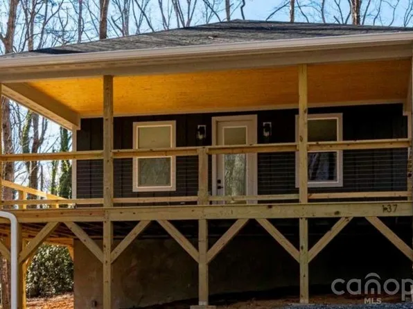 137 E Arbutus Trl, Hendersonville, NC 28792