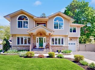 10 Melview Ct, Melville, NY 11747