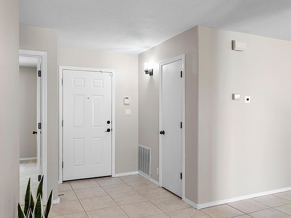 4th image of 10900 Argonite Dr NW