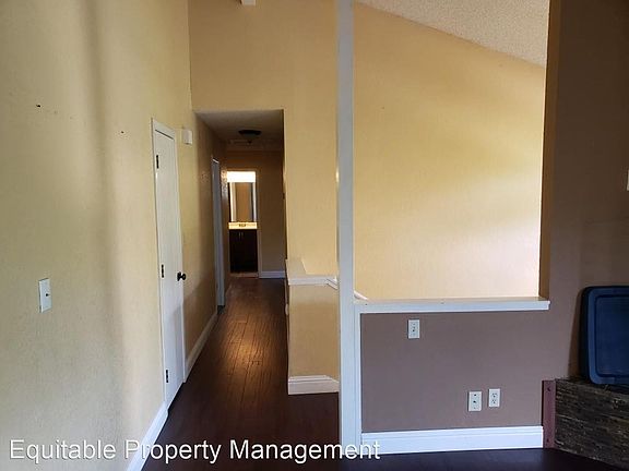 4th image of 828 Mikkelsen Dr