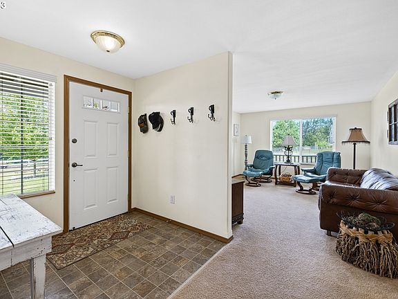 4th image of 20300 NE 109th St