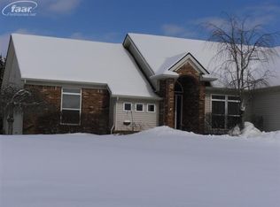 16477 Vintage Dr, Fenton, MI 48430