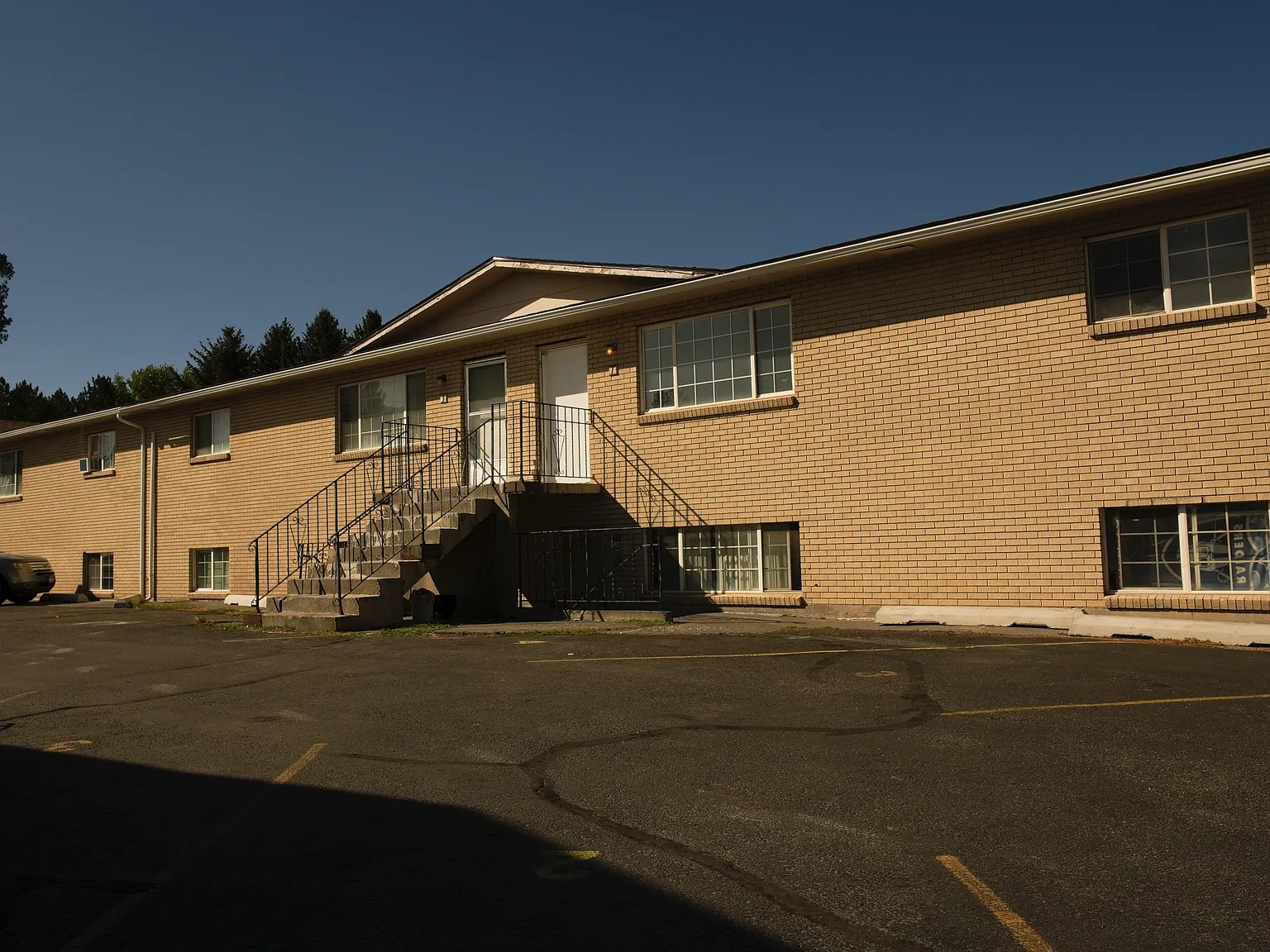 615 Hansen Ave — Photo 3