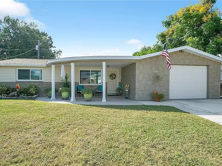 4247 Gulfshore Ct — Photo 1