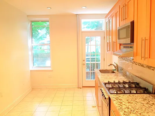 Rented by Rapid Realty Cobble Hill | media 48