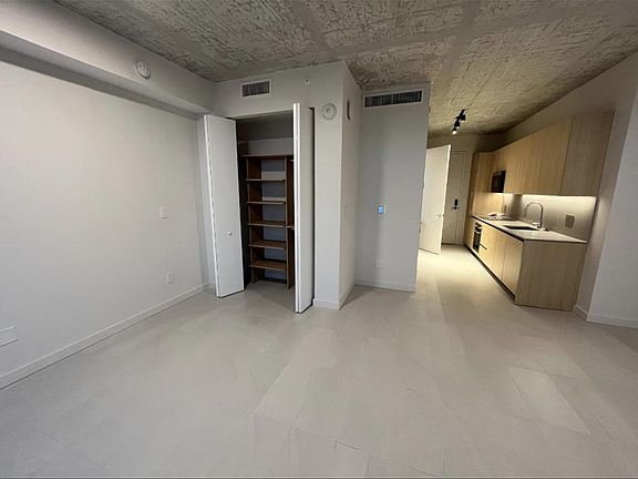 4th image of 160 NW 27th St #303