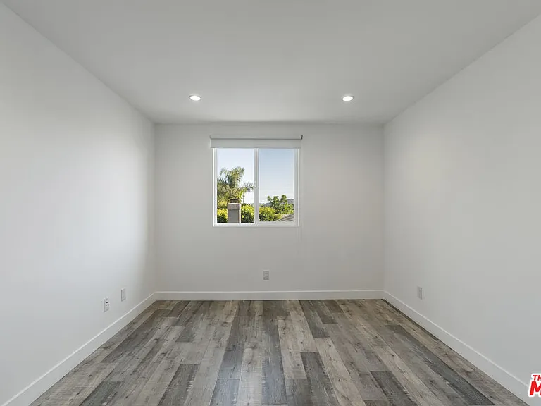 5645 1/2 Willowcrest Ave — Photo 17