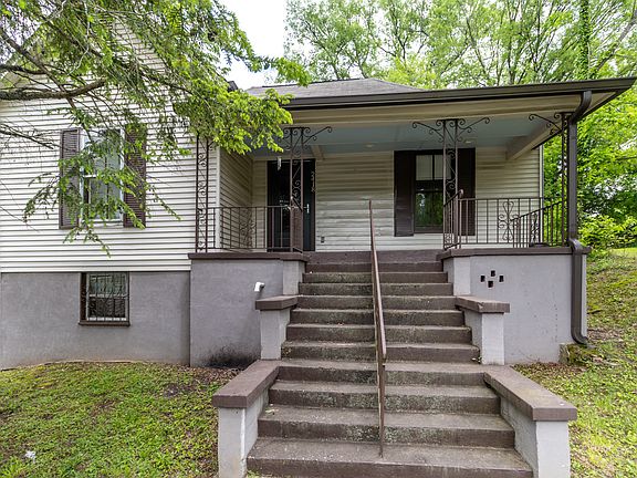 2nd image of 2418 Selma Ave
