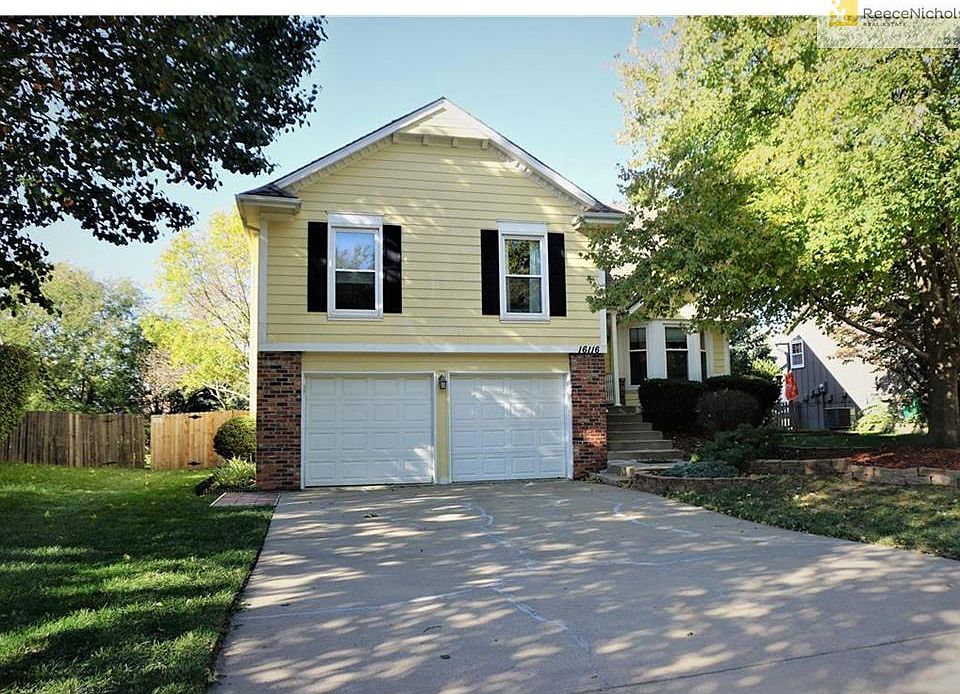Lovely Olathe home with a sweet, charming appeal and a flat drive way facing South.