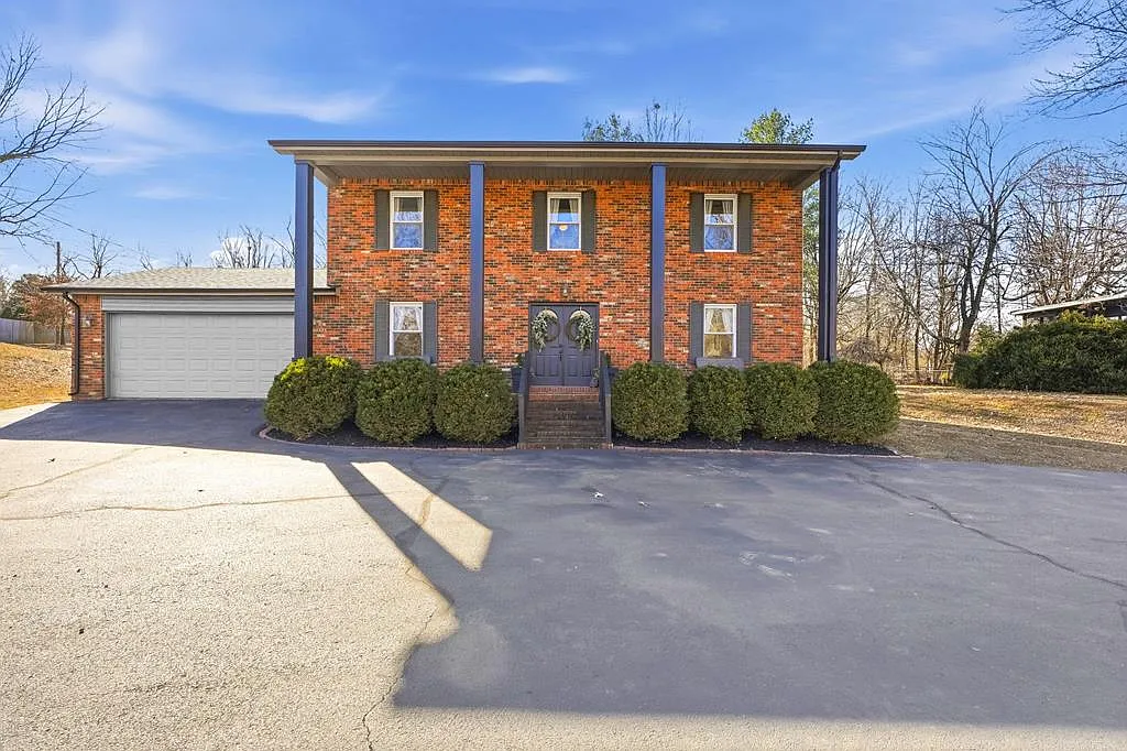 120 Shamrock Dr photo 1