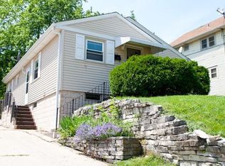 414 Fairview Ave, Waukesha, WI 53188