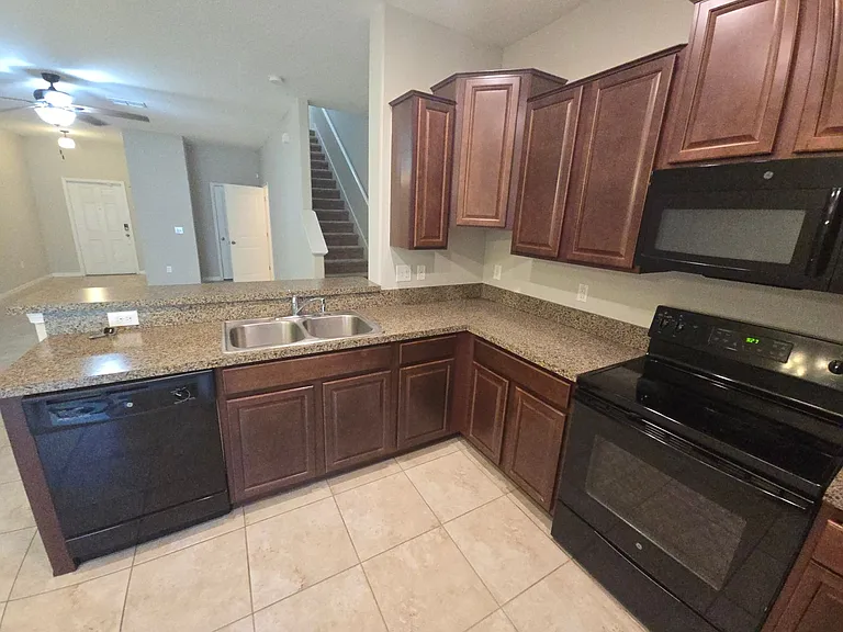 12961 Utopia Gardens Way — Photo 7