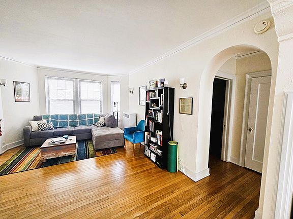 3rd image of 1200 W Farwell Ave #1W