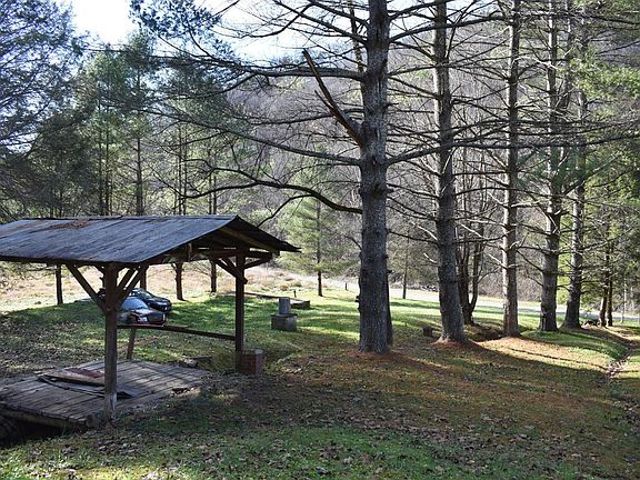 4th image of 535 Crane Creek Rd