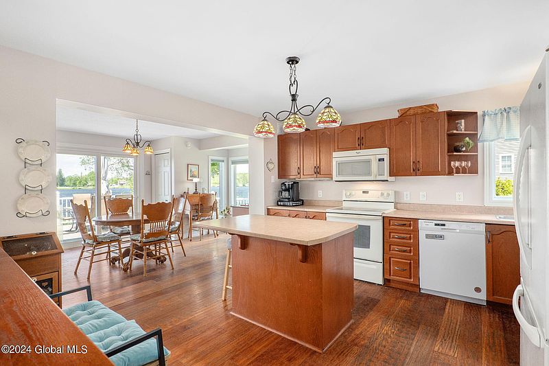 5th image of 722 S Shore Road