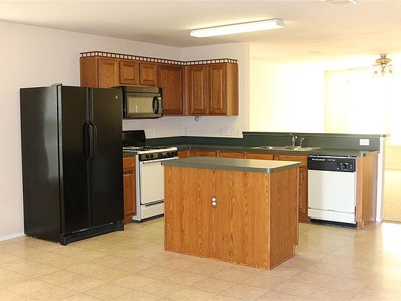 4th image of 1065 Silver Spur Ln