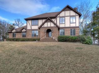 2 N Crossbow Ln, Johnson City, TN 37604