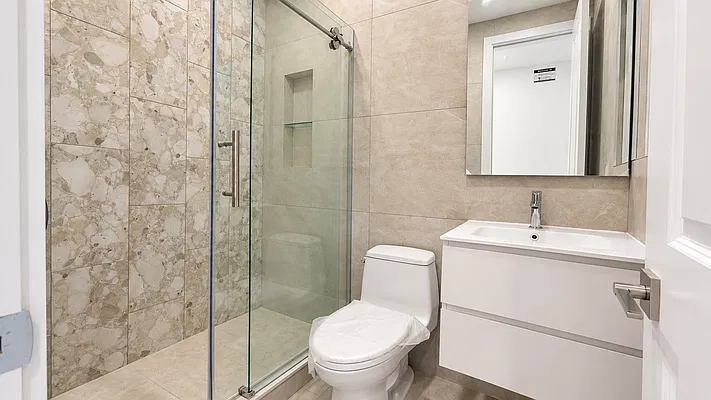 Bathroom, photo 1