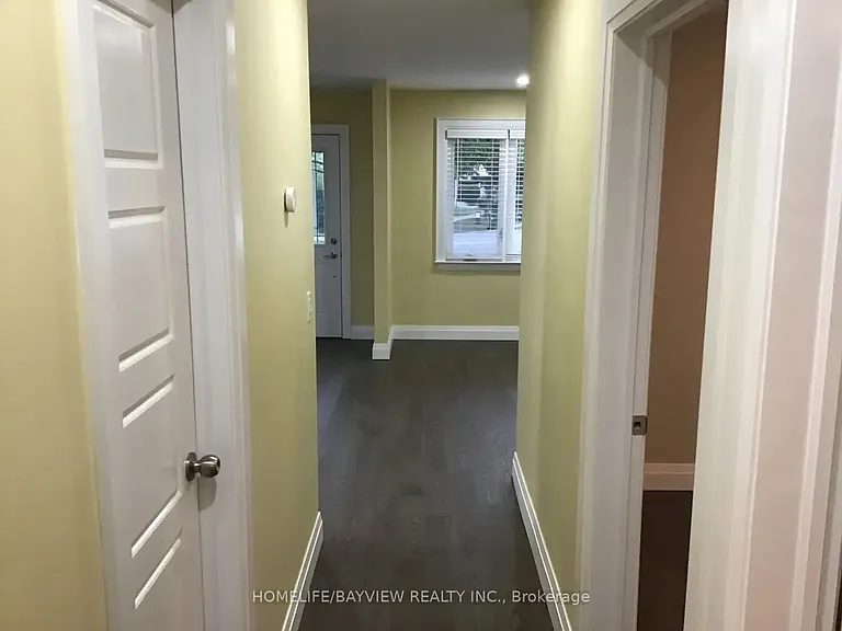 27 Fairfax Cres E — Photo 10