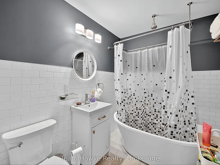 253 King St #2 — Photo 9
