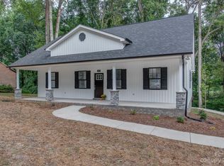 404 W Puett St, Dallas, NC 28034