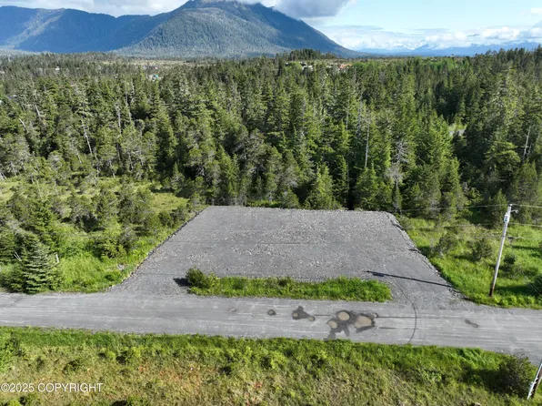 121 Arness Heights Dr, Petersburg, AK 99833