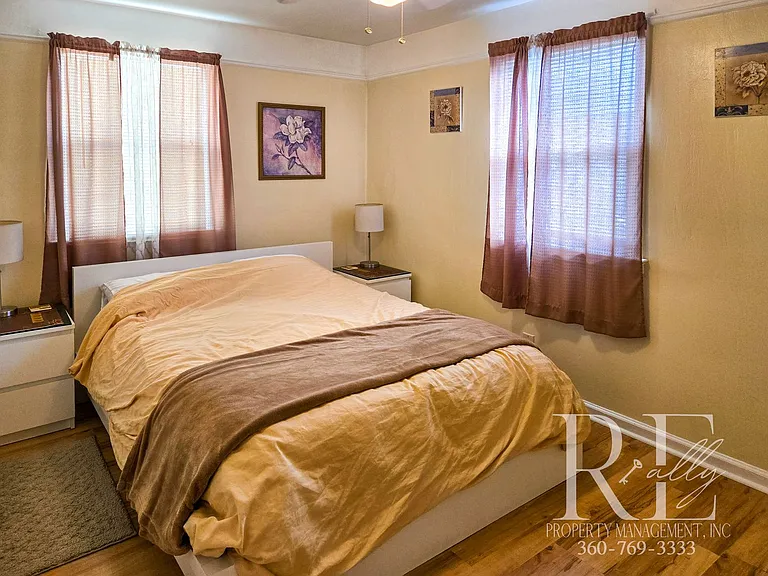 1217A Burwell St — Photo 10