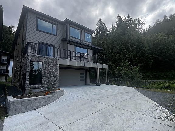 3rd image of 8447 Forest Gate Dr