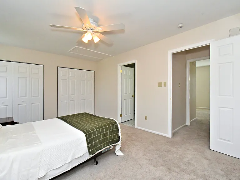 2489 Hillendale Dr — Photo 30