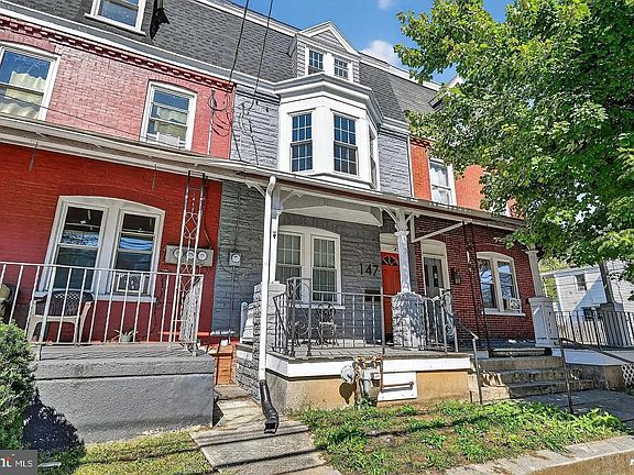 3rd image of 147 E Liberty St