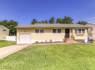 203 Dogwood Rd, Edgewater Park, NJ 08010