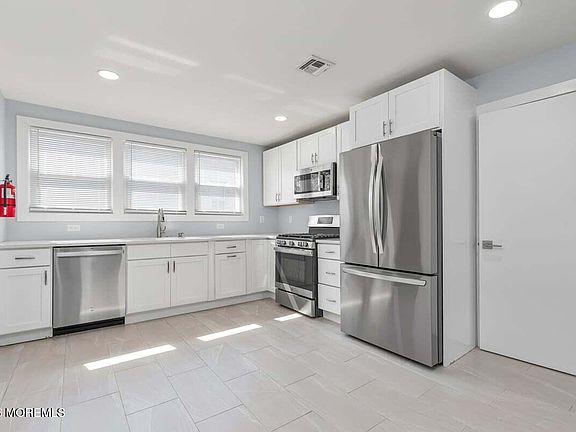2nd image of 25 Howland Place