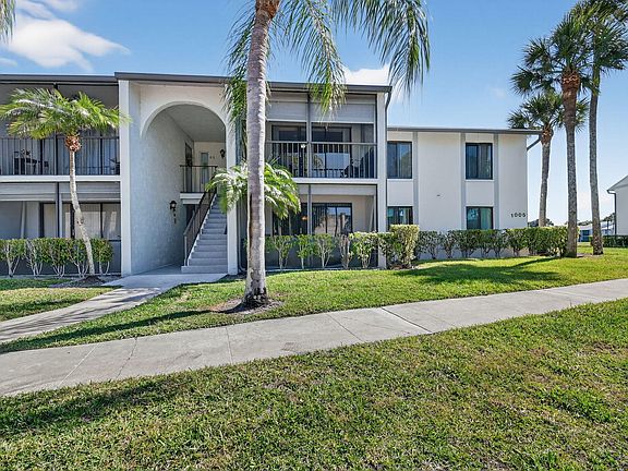 3rd image of 1005 Green Pine Blvd H-2