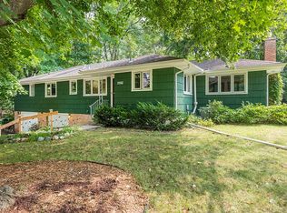 16225 Tonka Ln, Minnetonka, MN 55345