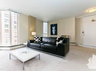 61 W Chestnut St, Chicago, IL 60610