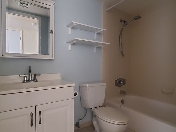 4th image of 1212 E Lawrence Ln