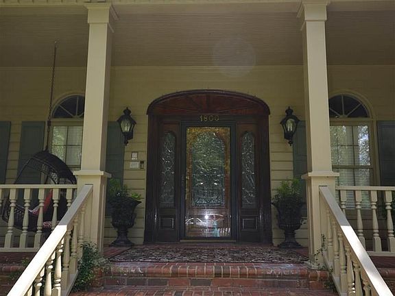 2nd image of 1800 Bishop Dr