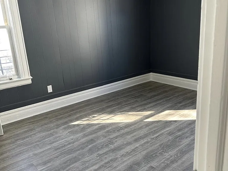 28 Saint James Pl #1R — Photo 2