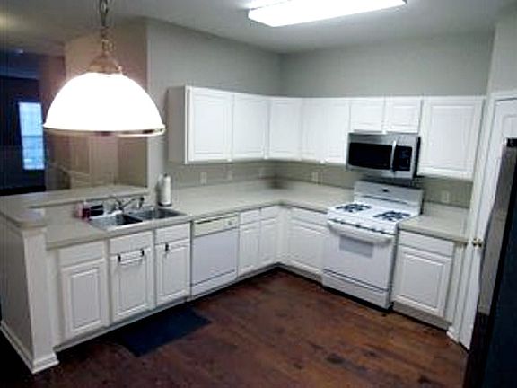 3rd image of 3210 Mill Springs Cir