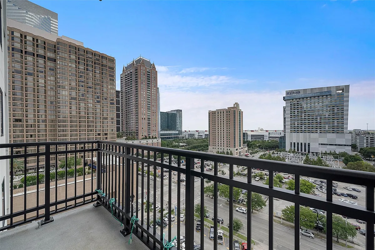 Building Photo - 1211 Caroline St #1102